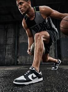 Nike Dunk Low Retro 男式运动鞋优质皮革鞋面，采用经典球队颜色和现代舒适技术，适合球场和街头穿着 DD1391-100 - 黑白 - 查看 3