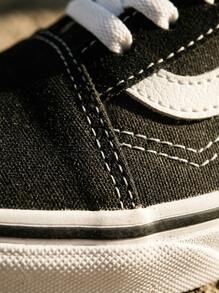 Vans Old Skool 女士休闲鞋，轻便缓震透气舒适，厚底设计，饰有品牌标志，亲肤百搭，撞色拼接，适合日常、健身、通勤、下班后休闲旅行、约会等场合，黑色 VN000D3HY28 - 黑色 - 查看 6