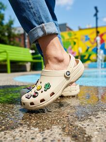 Crocs Classic Clog 女款涼鞋，輕量透氣舒適，日常休閒沙色 10001-2Y2 - 骨 - 查看 7