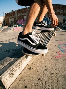 Vans Old Skool 女士休闲鞋，轻便缓震透气舒适，厚底设计，饰有品牌标志，亲肤百搭，撞色拼接，适合日常、健身、通勤、下班后休闲旅行、约会等场合，黑色 VN000D3HY28 - 黑色 - 查看 7