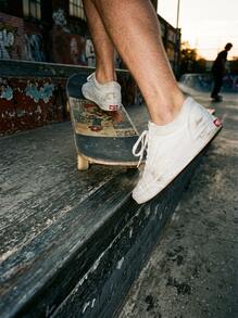 Vans Old Skool 女款運動鞋，輕量透氣緩震，適合戶外跑步，黑色 VN000D3HWOO - 白色 - 查看 7