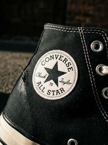 Converse 匡威 Chuck Taylor 70 Hi Classic 男女通用休闲帆布鞋，舒适高帮，支撑性好，耐穿合脚，适合步行、上学、日常穿着，黑色 162050C - 黑色 - 查看 6