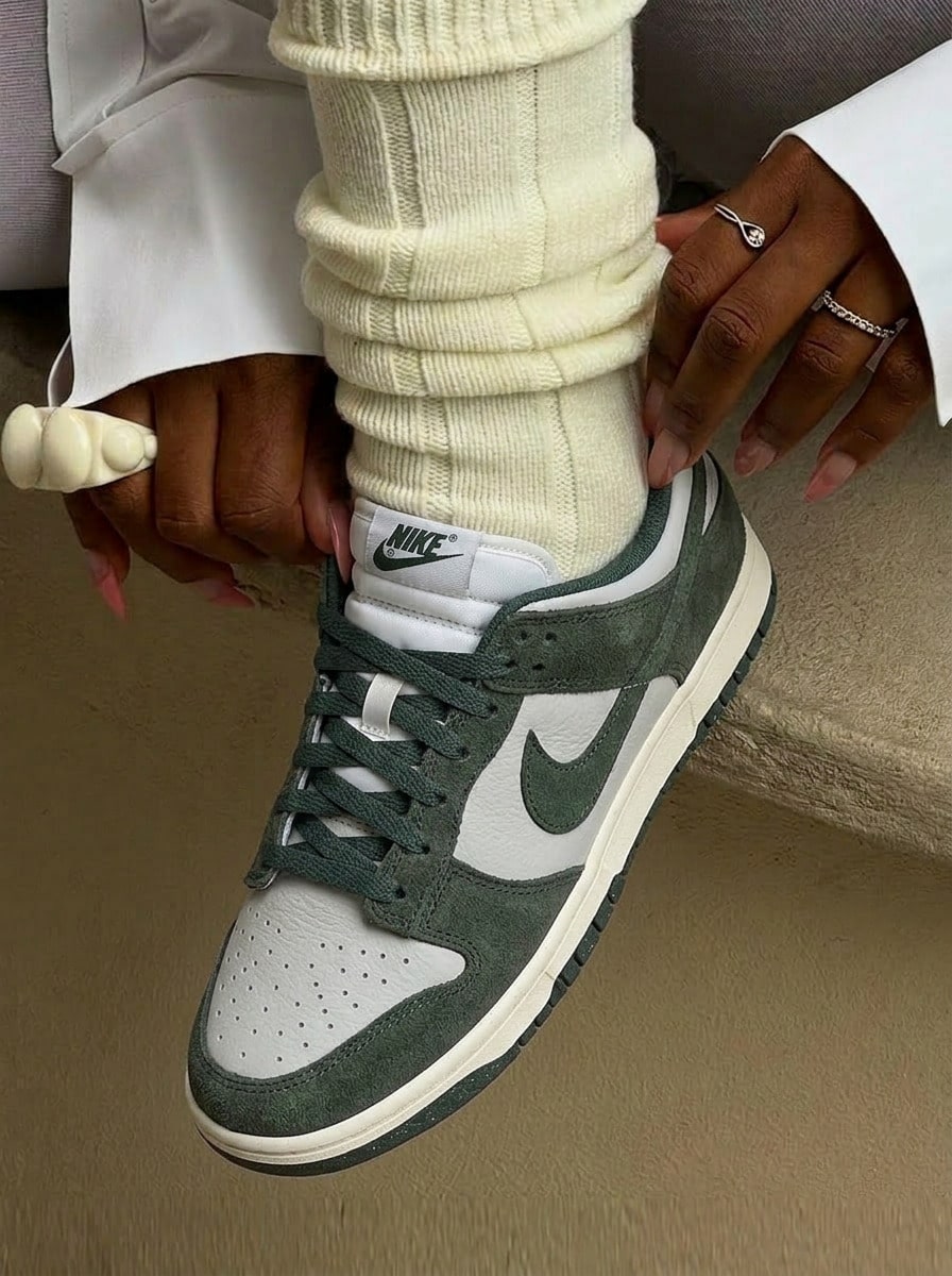 Nike DUNK 女款运动鞋 Photon Dust/复古绿/帆白/白 HJ7673-002 - 光子塵埃/復古綠/帆白/白色 - 查看 1