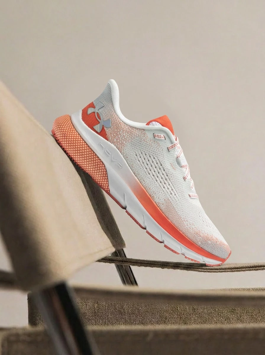 Under Armour Sneakers W HOVR Turbulence 2-WHT_ORA - 白色/石榴紅/拉什紅 - 查看 1
