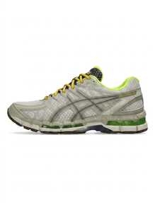 Asics Bodega X Gel Kayano 20 男士休闲运动鞋，米白色网眼鞋面，搭配翡翠绿凝胶缓震和荧光绿点缀 1203A621-201 - 綠色桉樹 - 查看 1