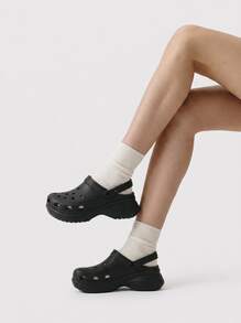 Crocs كلاسيكي كلوغ نساء بلون أسود 206302001 - الأسود - مشاهدة 1
