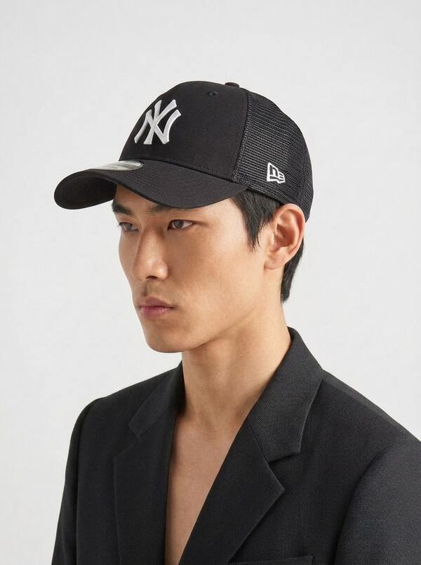 New Era New York Yankees 9FORTY Men's Trucker Cap Black