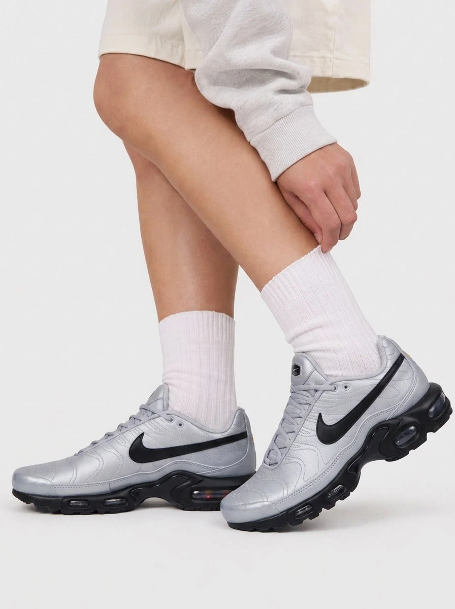 Nike 中性款 Air Max Plus 银色 - 狼灰/黑/金屬銀 - 查看 1
