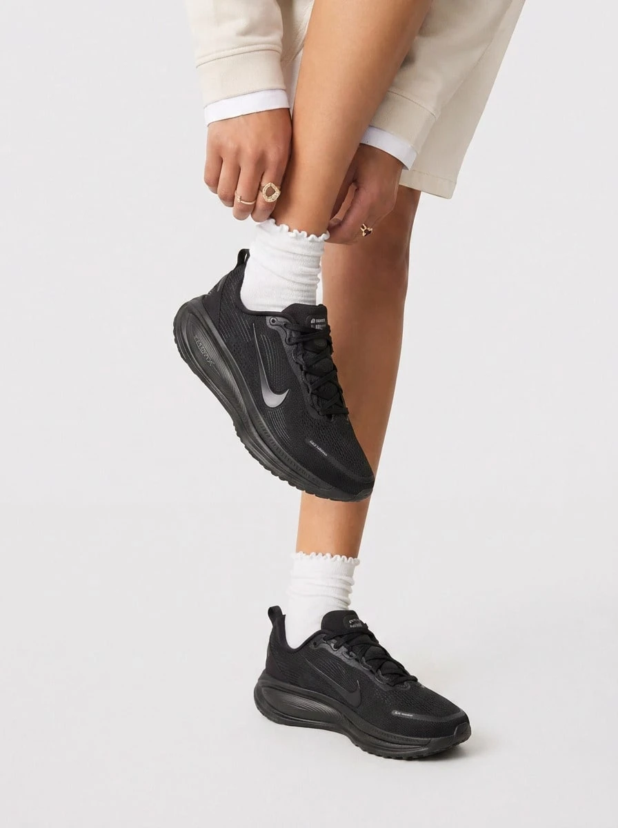 Nike Vomero 18 Women's Casual Athletic Shoes Padded Breathable Sporty Daily Shopping Casual Black HM6804-004 - Black/Dark Smoke Grey/Light Smoke Grey/Black - 查看 1
