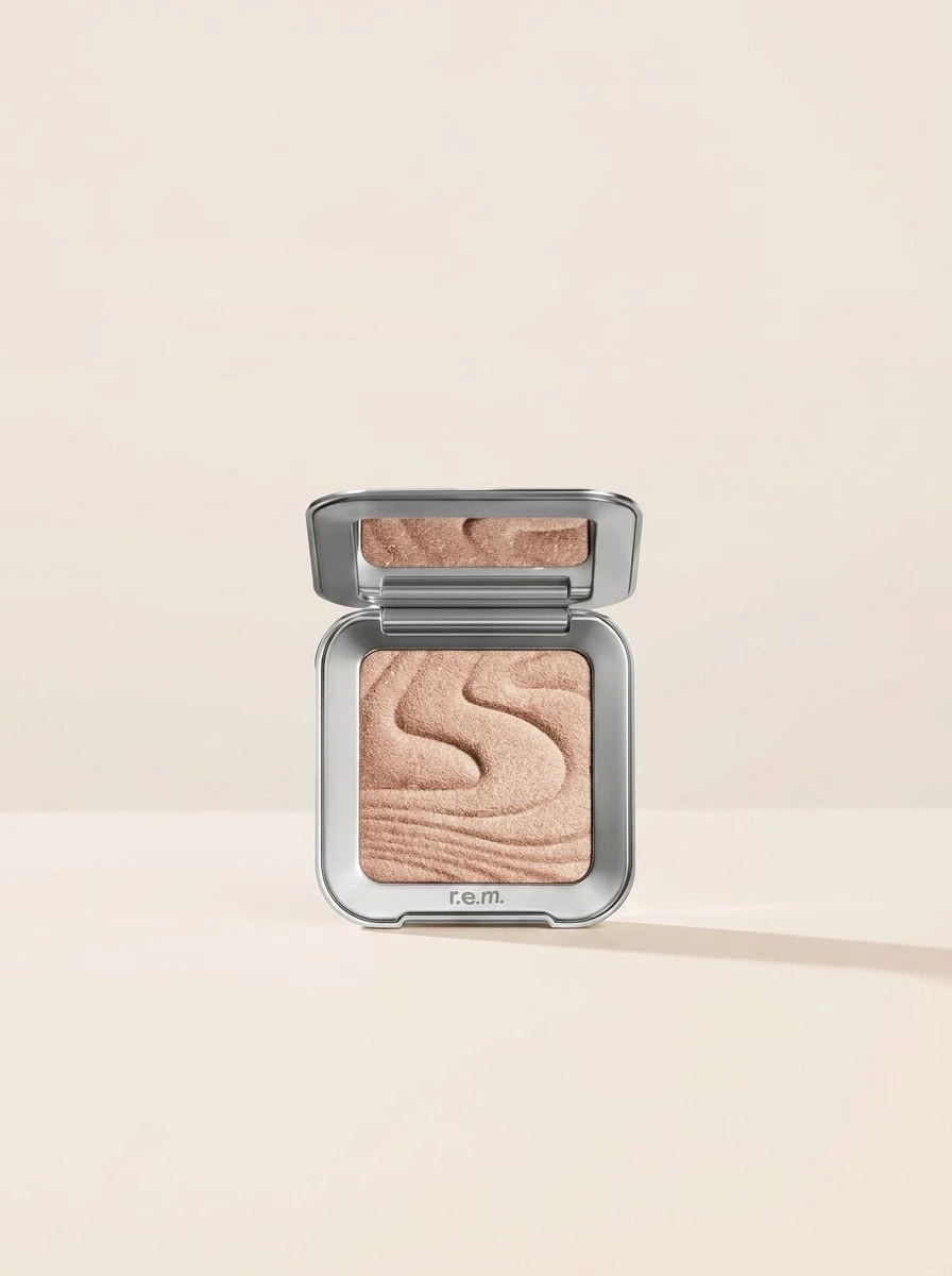 R.E.M. Beauty Interstellar Highlighter Topper Miss Mercury 8 G – Highlighter, Multidimensional Glow, For Makeup Enthusiasts, Champagne Gold, Suitable For Cheekbones - Miss Mercury - View 1