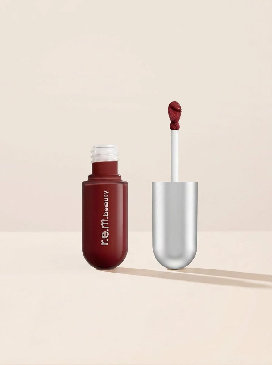 R.E.M. Beauty أحمر شفاه سائل على طوق الملابس 9.7 مل - Absolutely - مشاهدة 1