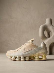 Nike Hi Se 女款運動鞋 透氣緩震 百搭日常健身 白色 IH5075-219 - 白色/珍珠色 - 查看 1