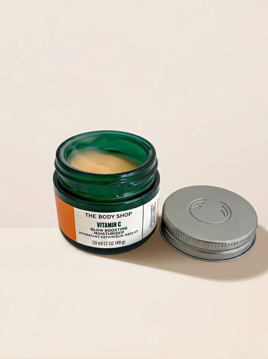 The Body Shop Vitamin C Glow Boosting Moisturiser 50 Ml – Citrus Fragrance, Brightening And Energizing Facial Cream For Tired Skin, Intensive Hydration For Radiance, Ideal For Morning Routine, Revitalizing Treatment For Uneven Tone - Clear - View 1