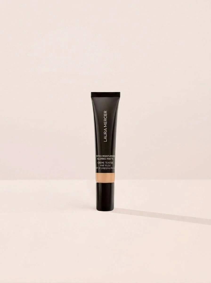 Laura Mercier مرطب ملون بخاصية التشويش ذو مظهر مطفي خالي من الزيوت SPF 30 UVB/UVA/PA+++ 3N رمل 15 مل - رمل 3N - مشاهدة 1