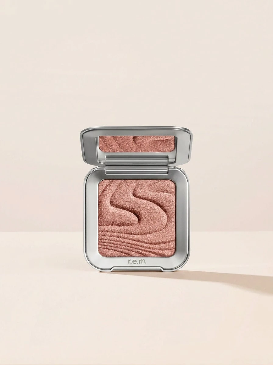 R.E.M. Beauty Interstellar Highlighter Topper Miss Uranus 8 G – Highlighter, Luminous Finish, For Makeup Enthusiasts, Shimmering Rose Gold, Suitable For Daily Makeup Routine - Miss Uranus - View 1