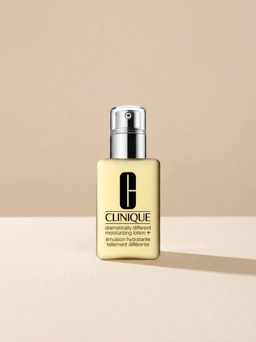 Clinique كلينيك لوشن مرطب مختلف بشكل ملحوظ+ مع مضخة (لجفاف شديد إلى مزيج جاف) 125 مل - أبيض - مشاهدة 1