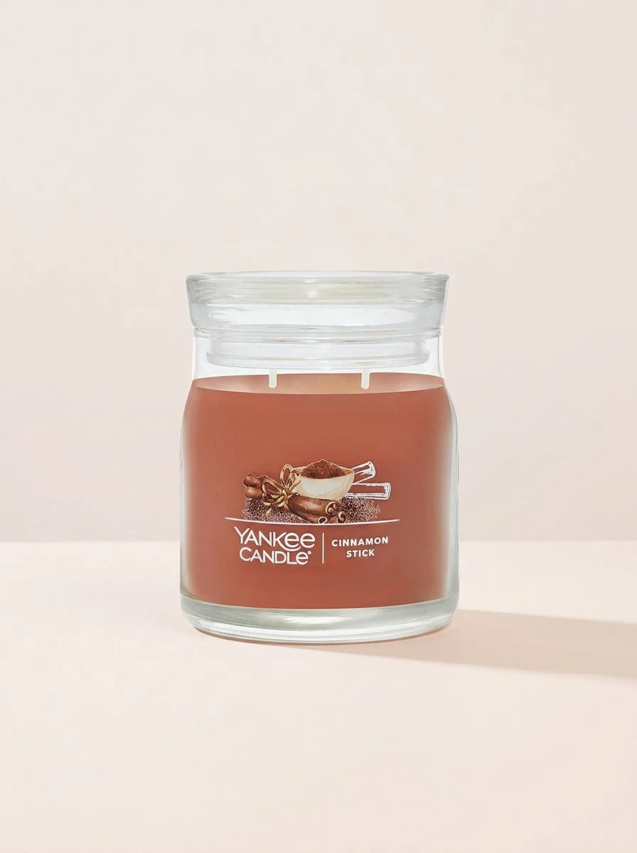 Yankee Candle 洋基蜡烛签名中号罐子 - 肉桂棒 - 查看 1