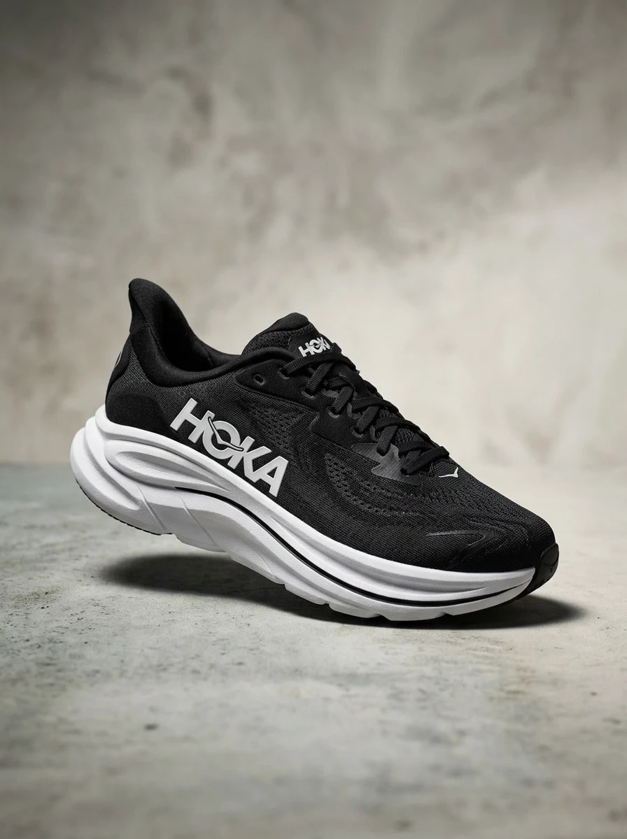 Hoka Clifton 10 运动鞋,吸汗透气,轻便百搭,易于清洗,适合户外跑步,女款,黑色/白色,货号 1162031-BWHT - 黑色/白色 - 查看 1