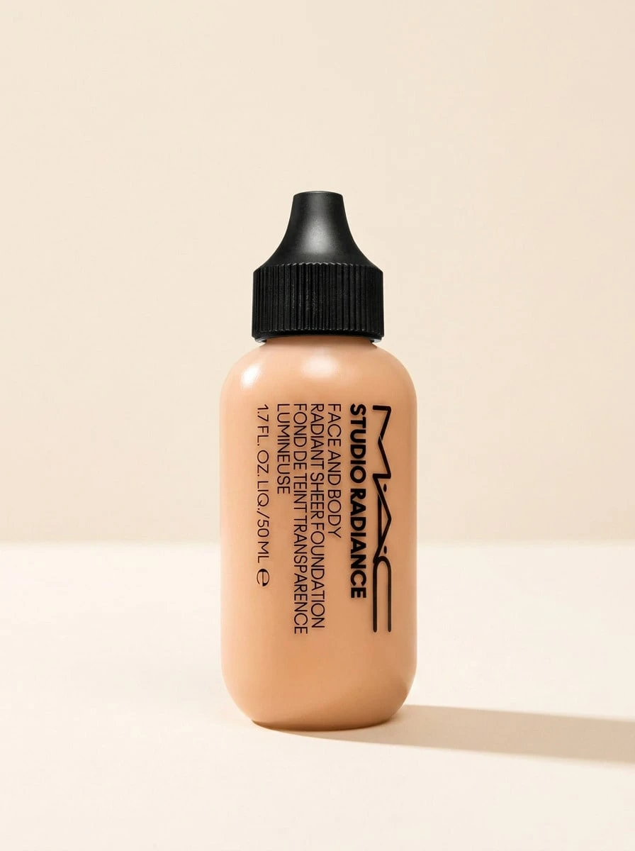 MAC أساس شفاف مشرق للوجه والجسم بالإشعاع N1 50 مل - ن1 - مشاهدة 1