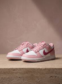 Nike Dunk Low 女款低筒皮革運動鞋 透氣緩震舒適 日常休閒 白色 DO6485-600 - 粉紅色釉/白色/石榴 - 查看 1