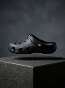 Crocs 经典木屐女式运动凉鞋 透气舒适 轻便亲肤 易清洁 沙滩泳池日常穿着 黑色 10001-001 - 黑色 - 查看 1