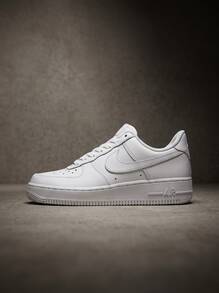 Nike青少年运动鞋，休闲轻便缓震透气舒适厚底，饰有品牌标志，亲肤百搭，适合日常健身、学校郊游、街头穿着，白色 DH2920-111 - 白色 - 查看 1