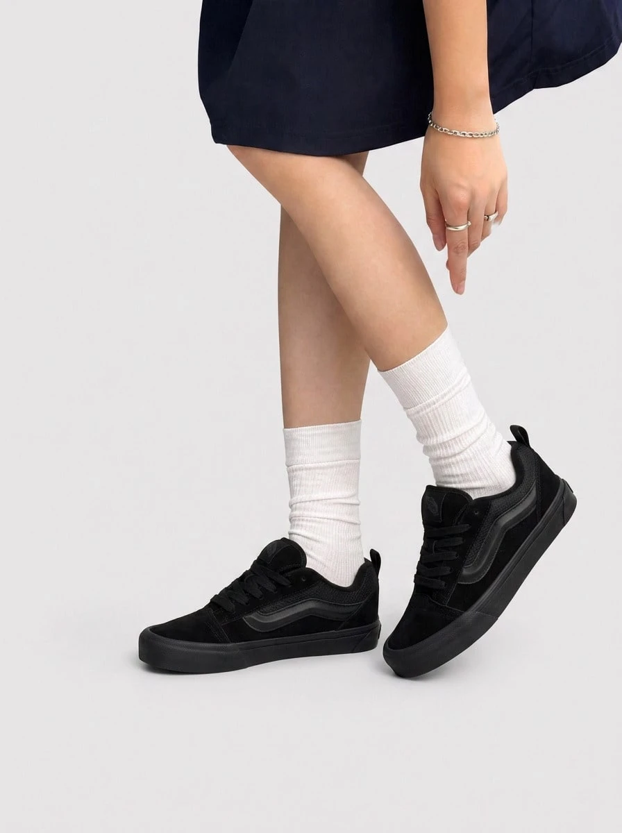 Vans Knu Skool 男士运动鞋黑色 VN0009QCBKA1 - 黑色 - 查看 1