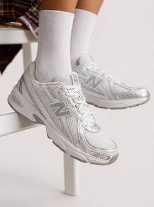 New Balance Women's Casual Athletic Shoes Rubber Outsole Lightweight Snug Fit School Office Shopping U740WM2 - 白色/銀色金屬/反光 - 查看 1