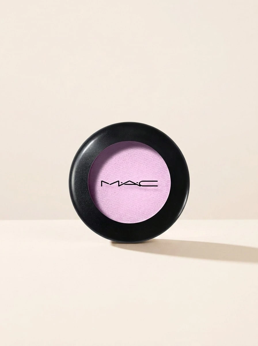 MAC Single Eyeshadow #Humblebrag 1.5 G – Eyeshadow, Highly Pigmented, For Makeup Enthusiasts, Metallic Lilac, Suitable For Daily Beauty Routine - #Humblebrag - View 1