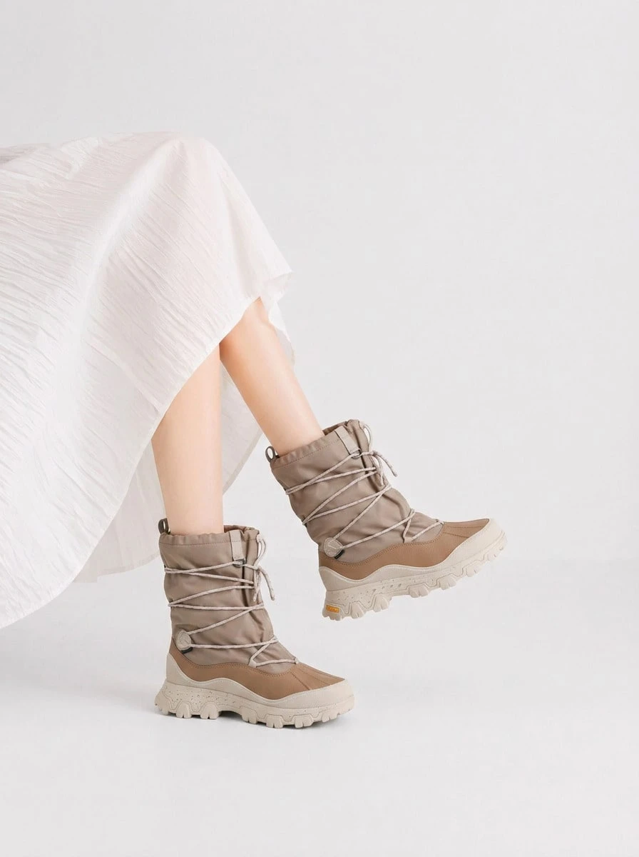 UGG ميتروبيك - رمل - مشاهدة 1