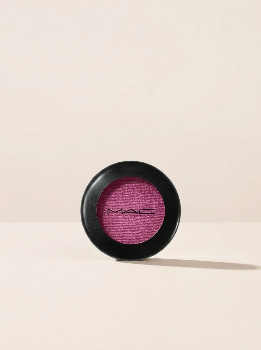MAC Single Eyeshadow Cranberry 1.5 g – Eyeshadow, Highly Pigmented, For Makeup Enthusiasts, Cranberry, Suitable For Daily Makeup Routine - Arándano - Ver 1