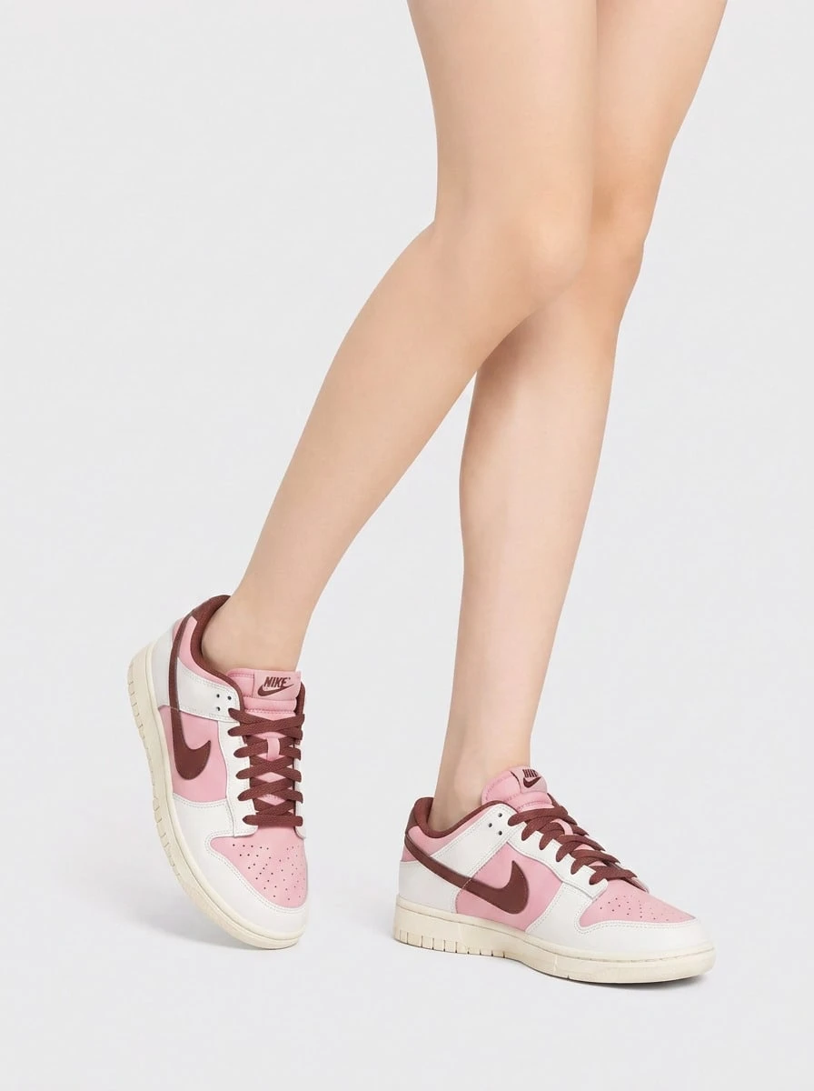 Nike DUNK 女款运动鞋 白色/元素粉/深马尾/帆白 DD1873-114 - 白色/元素粉/暗小馬/帆白 - 查看 1