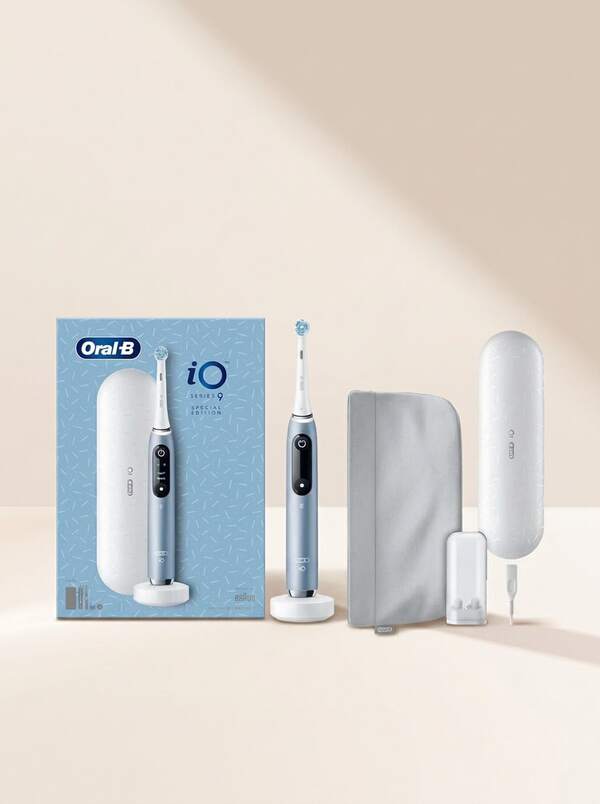 IO Series 9 Special Edition Electric Toothbrush Blue