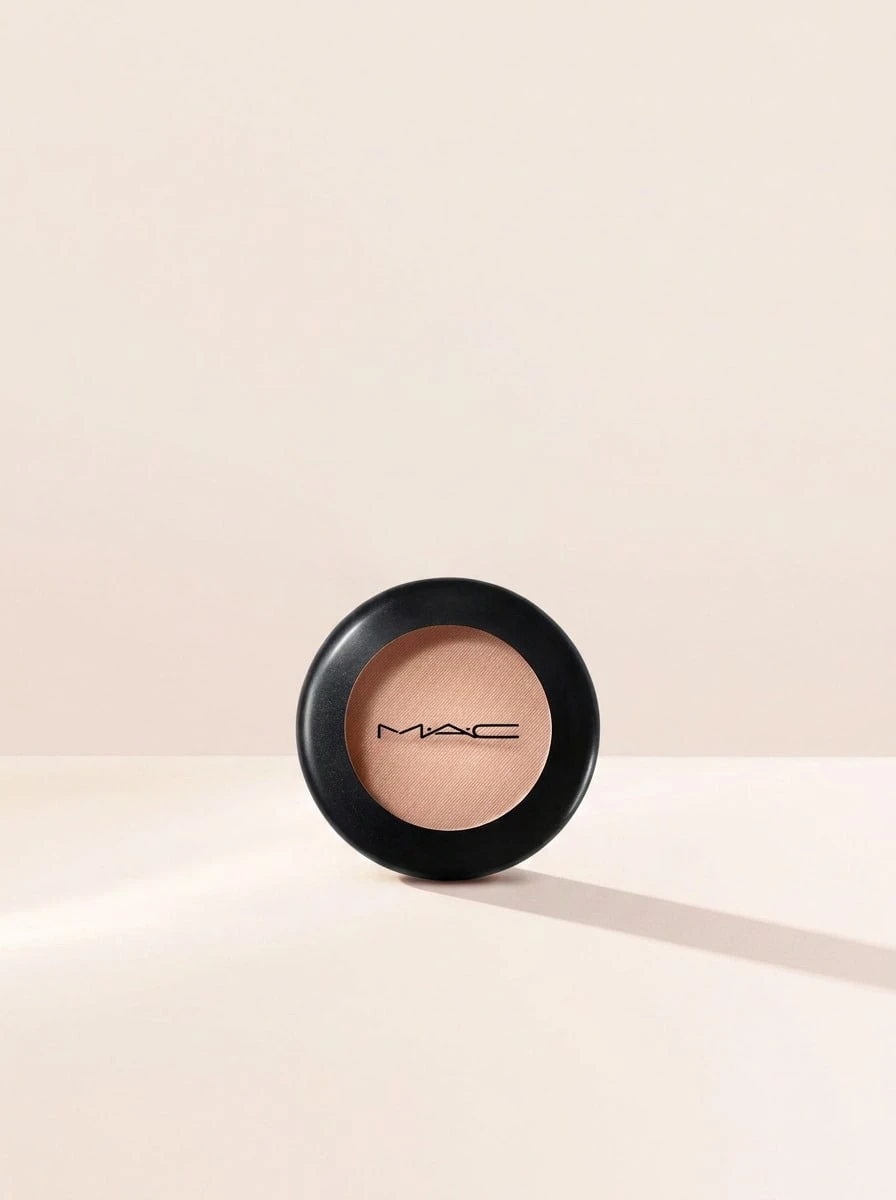 MAC Single Eyeshadow Omega 1.5 G – Eyeshadow, Matte Finish, For Makeup Enthusiasts, Matte Beige, Suitable For Daily Eye Makeup - Omega - View 1