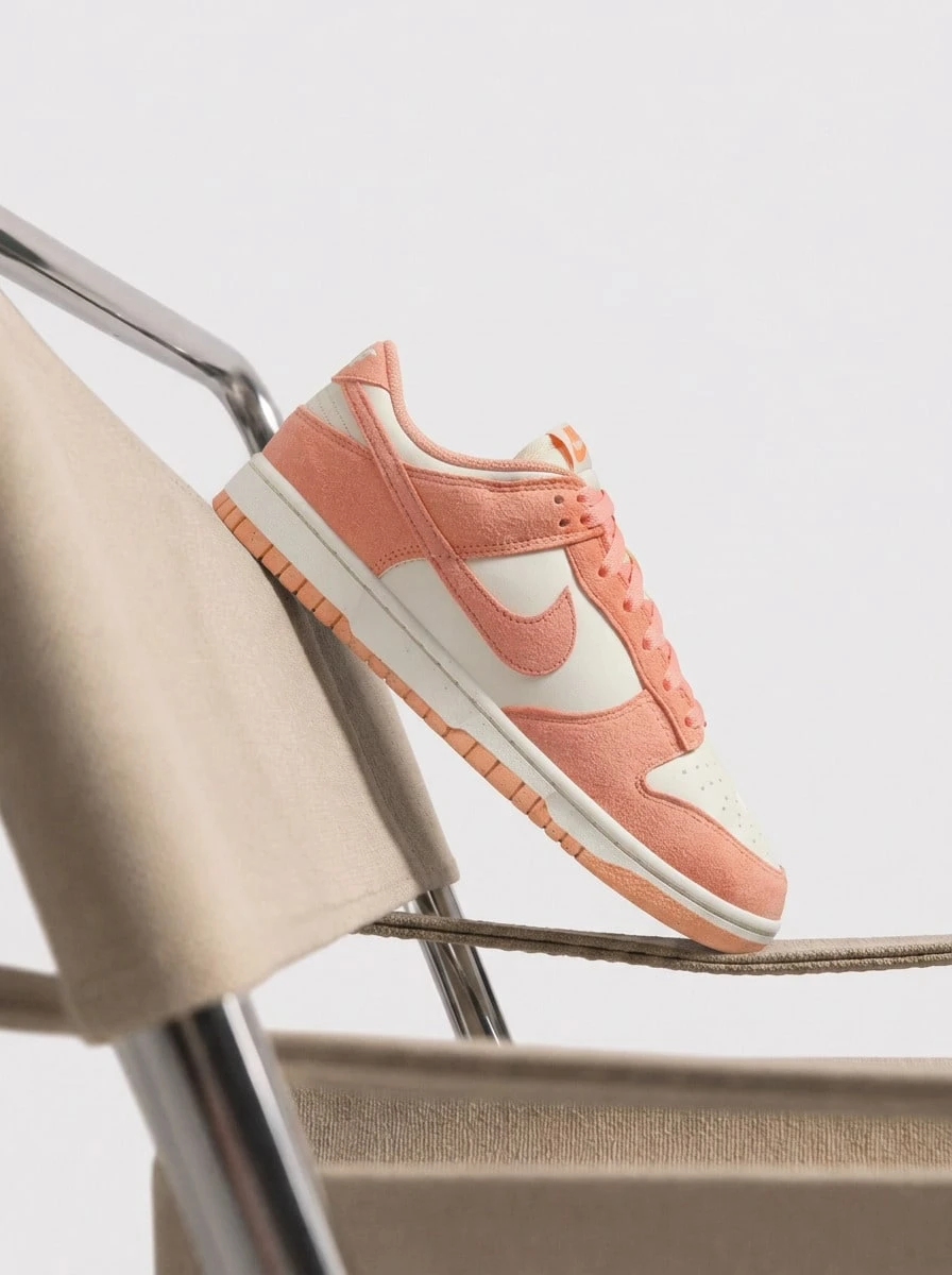 Nike DUNK 女款运动鞋 柔珍珠/白色/杏玛瑙色 HJ7673-003 - 柔和珍珠/白色/杏色瑪瑙 - 查看 1