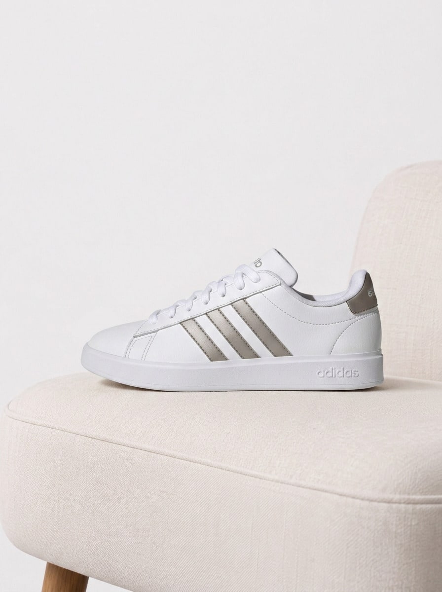 Adidas 大法院2.0 - 雲白/鉑金金屬色/鉑金金屬色 - 查看 1