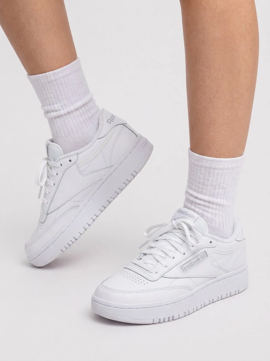 Reebok Women's Casual Athletic Shoes Flexible Rubber Outsole Lightweight Gym Commuting Training GW0854 - 白色 - 查看 1