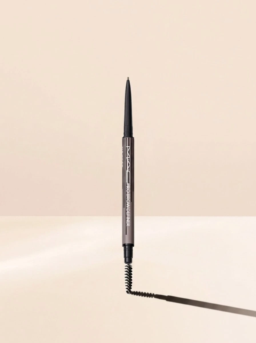 MAC Pro Brow Definer Thunder 0.3 G – Eyebrow Pencil, Long-Wearing, For Makeup Enthusiasts, Thunder, Suitable For Daily Makeup Routine - Thunder - View 1