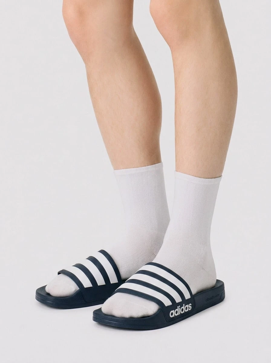 Adidas أديليت شاور - حبر الأسطورة / أبيض سحابي / حبر الأسطورة - مشاهدة 1
