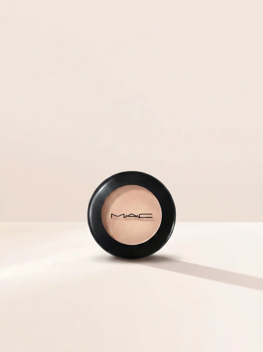MAC Single Eyeshadow Grain 1.5 G – High Pigment Shimmer Finish, Long-Wearing Blendable Texture, Professional Grade Nude Beige Tone, Compact Travel Size For Daily Office Look And Party Glamour, Suitable For All Skin Tones - 糧食 - 查看 1
