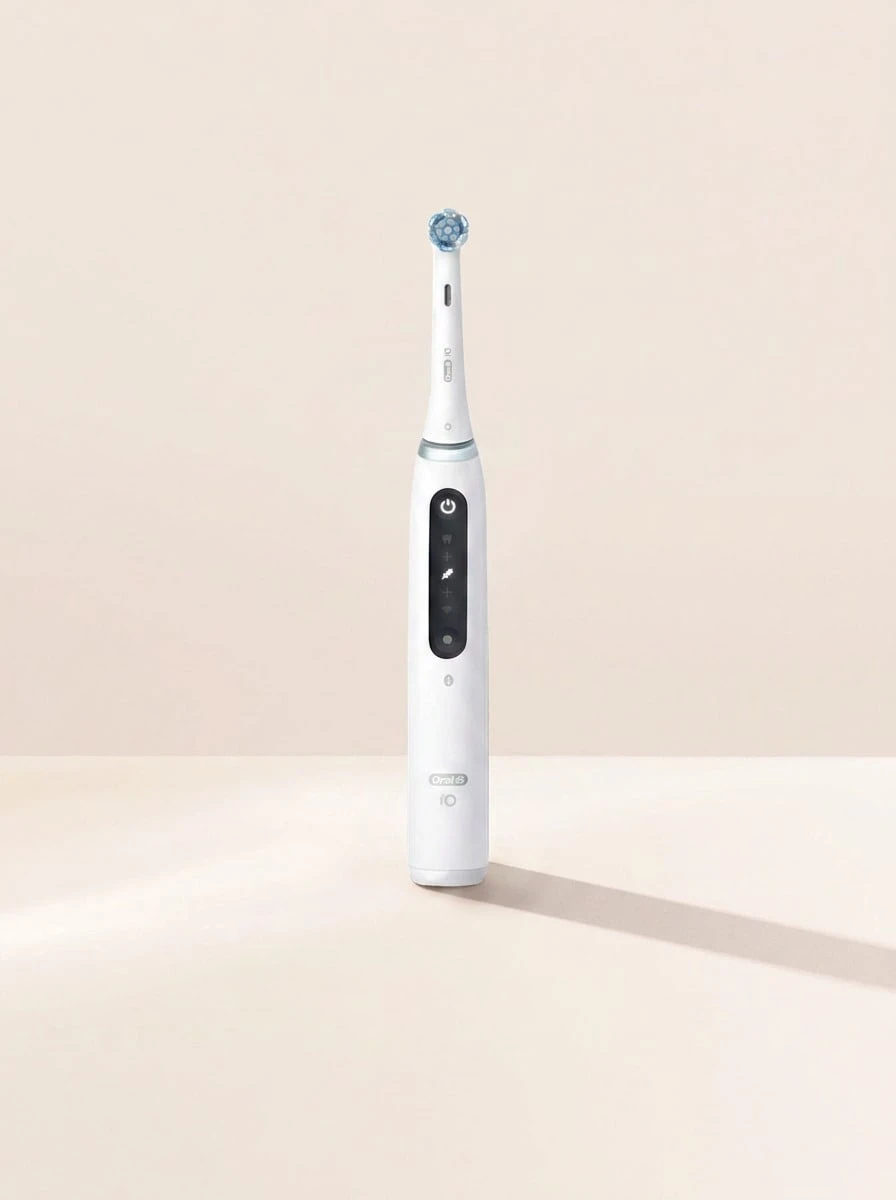 Oral-B iO Series 5 Rechargeable Electric Toothbrush Magnetic White - Blanco - Ver 1