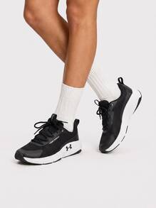 Black / White - 001