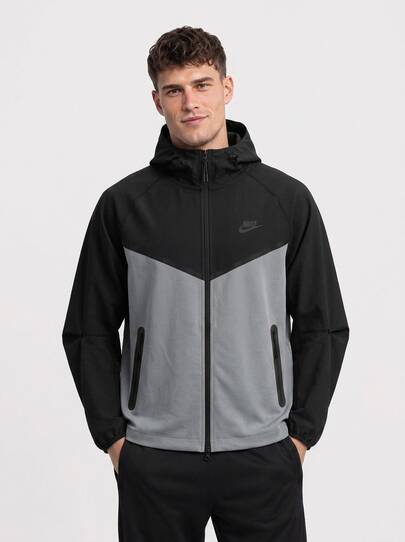 Nike جاكيت رجالية تقنية باللون الأسود