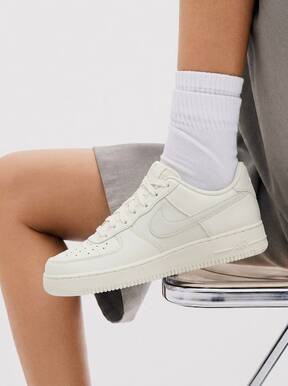 Nike Air Force 1 Women's Casual Athletic Shoes Classic Retro Cushioned Casual Training Travel IB7688-100