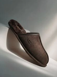 UGG شبشب رجالي من الجلد المخدوش باللون البني 1171294DDC - مسحوق الكاكاو - مشاهدة 1