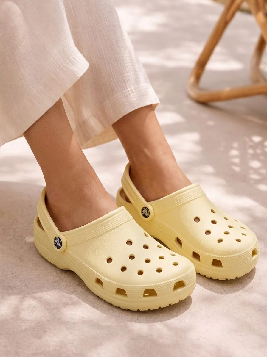 Crocs CLASSIC CLOG Women's Clogs Comfortable Classic Durable Shopping Daily Weekend Yellow 10001-7CJ - Yellow Light - View 1