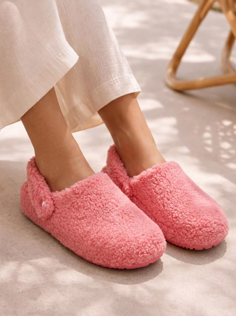 Crocs CLASSIC CLOG Women's Clogs Durable Breathable Easy To Clean Travel Casual Home 209386-6XF - Pink - View 1
