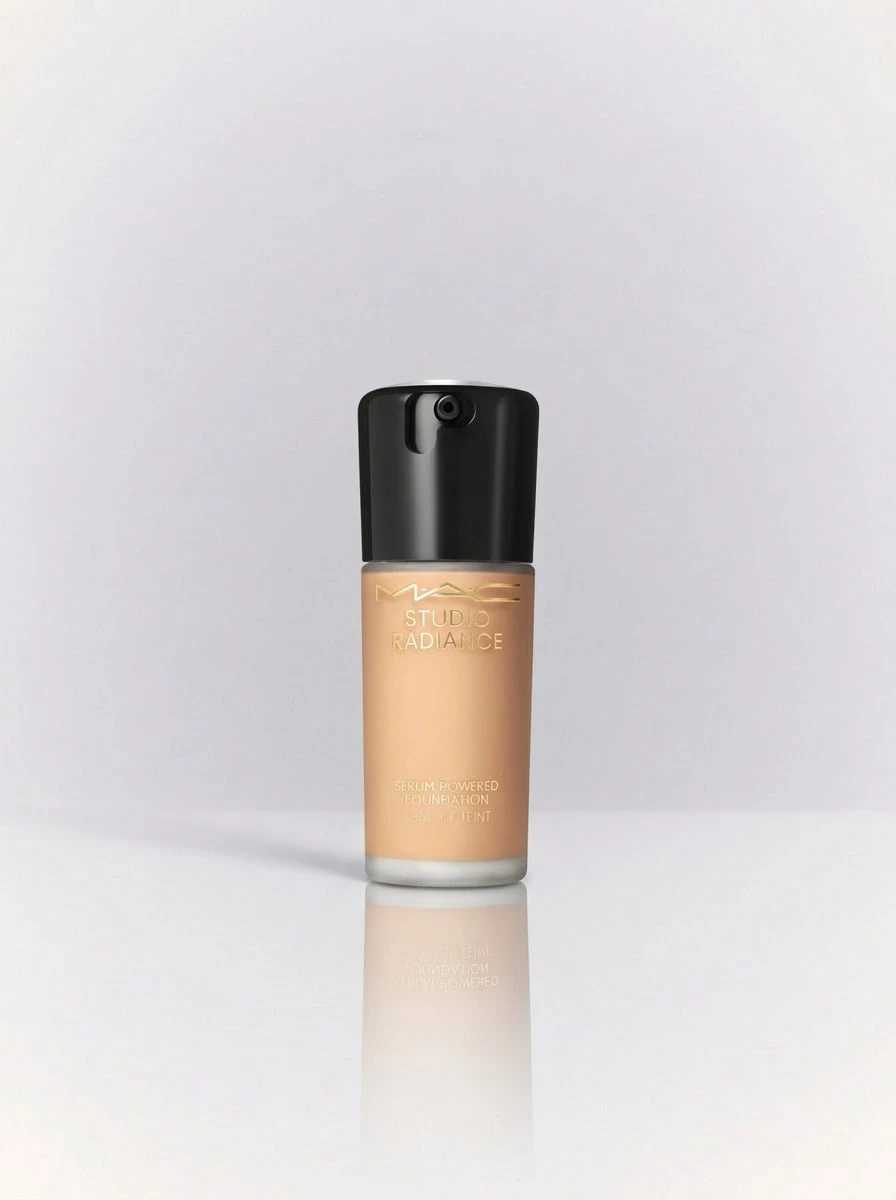 MAC Studio Radiance Serum-Powered Foundation NC35 30 Ml – Foundation, Radiant Finish, For Dry Skin, NC35, Hyaluronic Acid, Suitable For Daily Makeup Routine - Multicolor - View 1