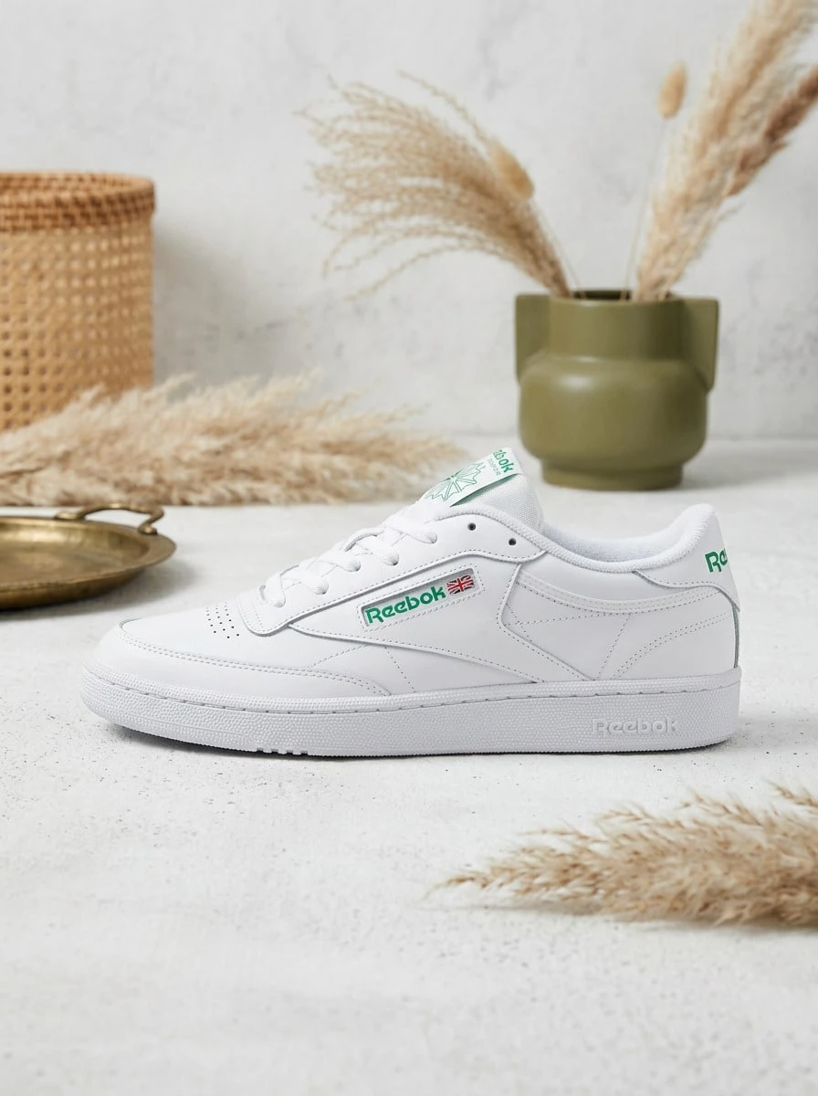 Reebok Club C 女款運動休閒鞋,輕量透氣緩震,適合運動與校園穿著,黑色 100000155 - 白/綠 - 查看 1