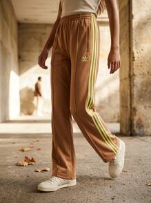 Adidas بنطال رياضي نسائي فضفاض Adicolor Classic Firebird باللون البيج - بني فاتح - مشاهدة 6